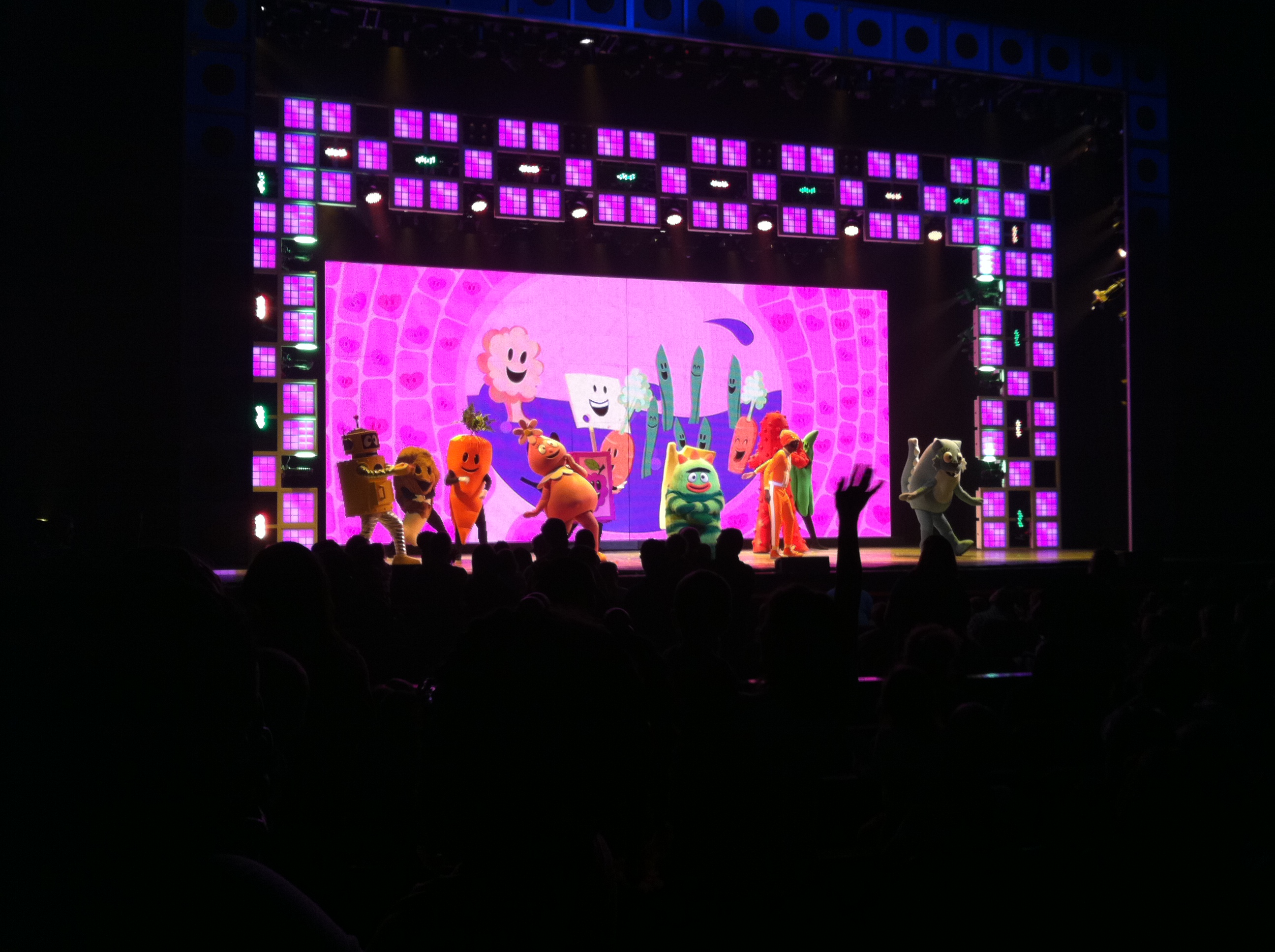 ‘yo Gabba Gabba Live It S Time To Dance Gets St Louis Dancing At The Fox Theatre Review